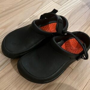 Non slip crocs. Restaurant crew crocs